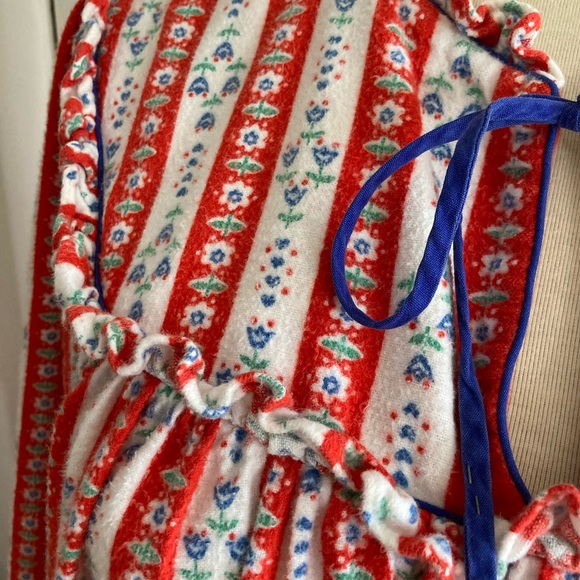 Vintage 1970s 1980s Montgomery Ward Red Tyrolean Print Cotton Flannel Nightgown - Picture 5 of 7